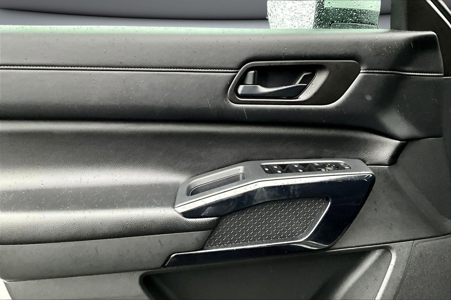 Used 2024 Nissan Pathfinder SV image 18