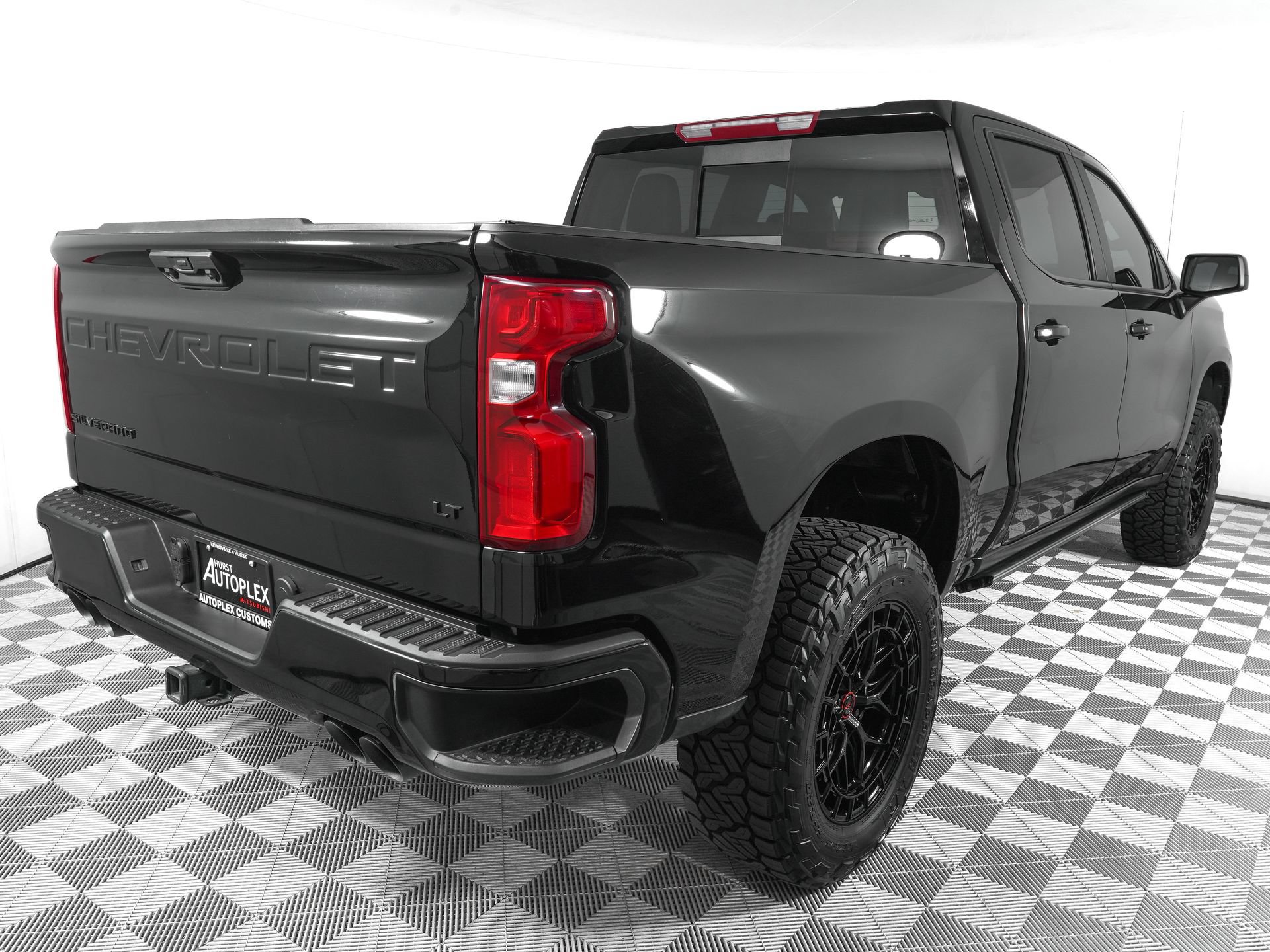 Used 2025 Chevrolet Silverado 1500 LT Trail Boss w/ Convenience Package II AWD/4WD image 4