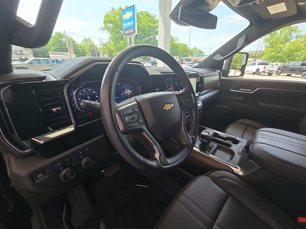 Used 2025 Chevrolet Silverado 1500 High Country w/ High Country Premium Package AWD/4WD image 10
