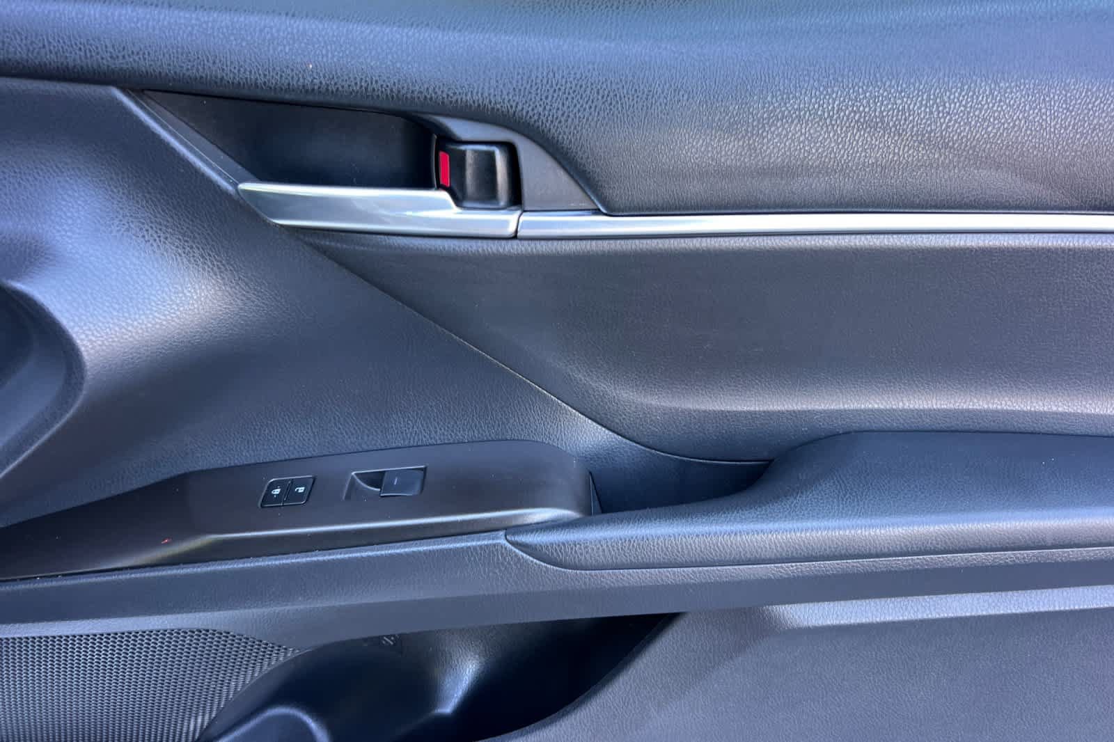 Used 2021 Toyota Camry SE FWD image 17