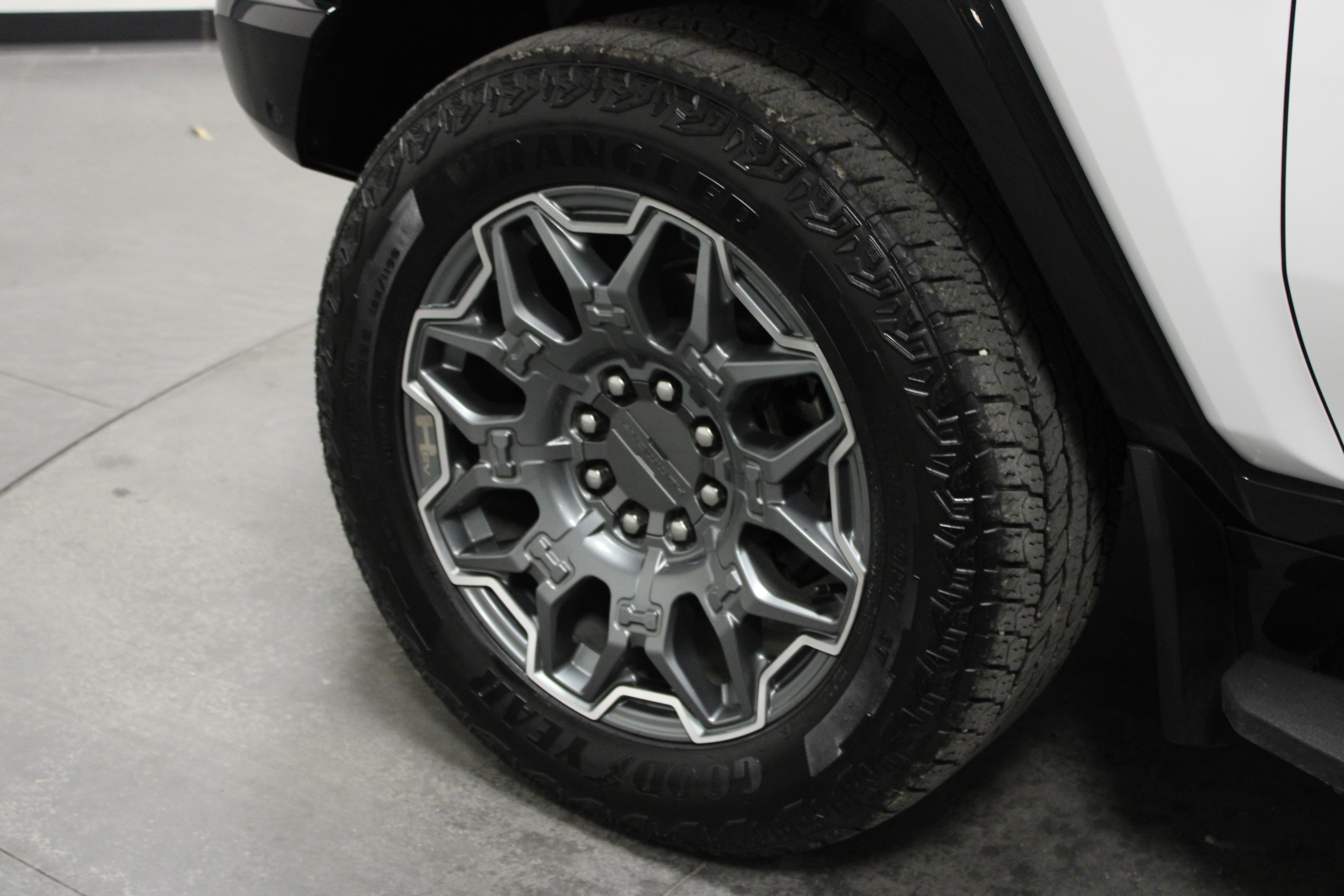 Used 2025 GMC Hummer EV 3X image 10