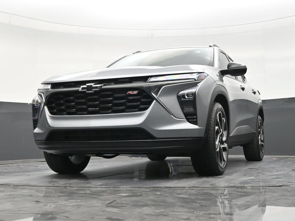 Used 2025 Chevrolet Trax RS w/ Sunroof Package FWD image 26