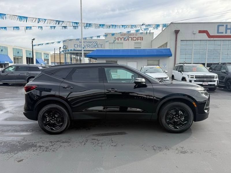 New 2025 Chevrolet Blazer LT w/ Midnight/Sport Edition AWD/4WD image 6