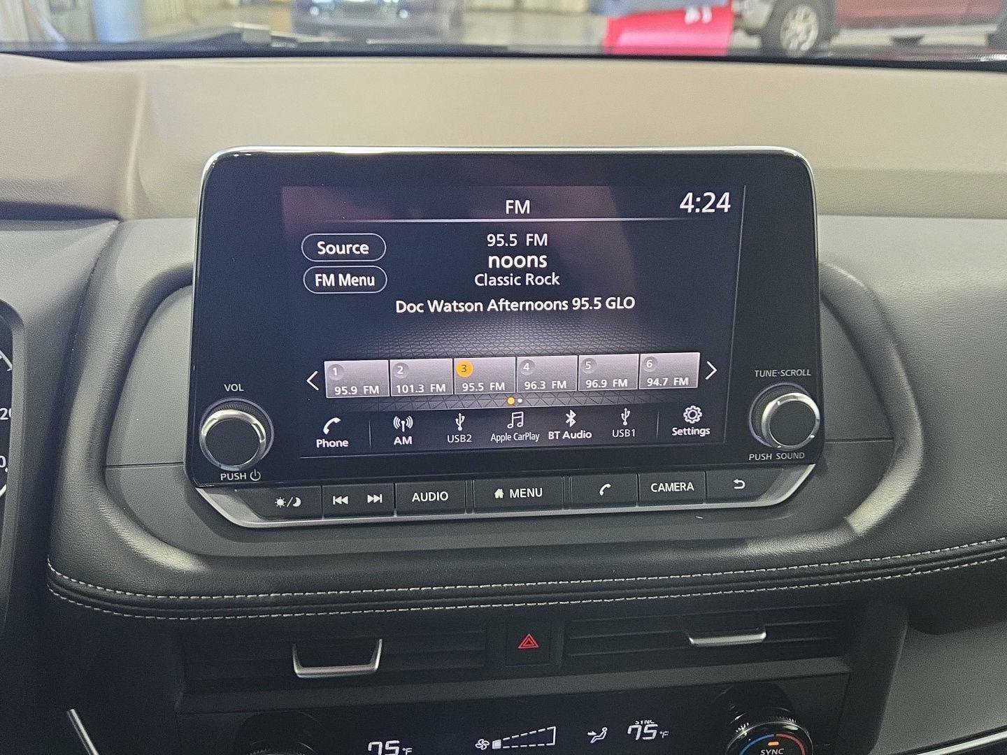 Used 2023 Nissan Rogue SV image 14