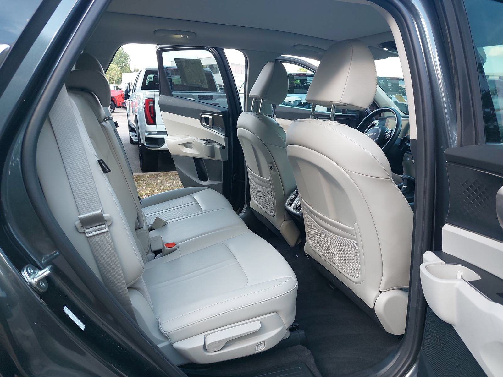 Used 2024 Kia Sorento S w/ Panoramic Sunroof Package FWD image 11