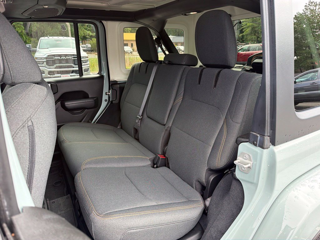 Used 2024 Jeep Wrangler Unlimited w/ Convenience Group AWD/4WD image 19