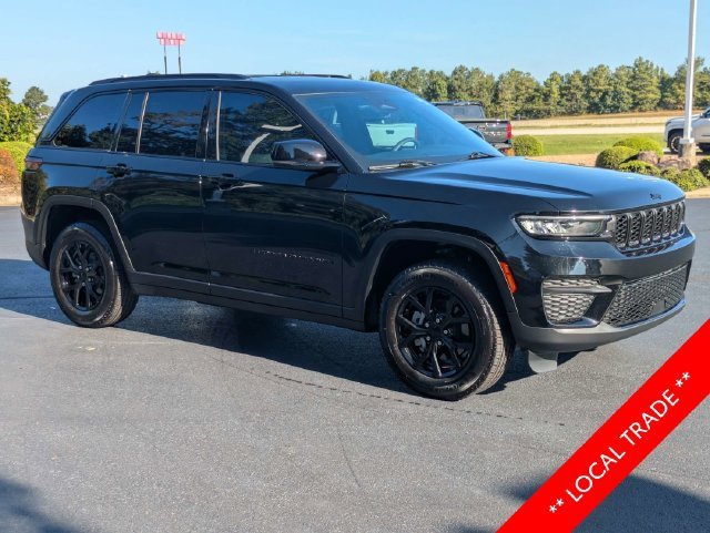 Used 2024 Jeep Grand Cherokee Altitude AWD/4WD image 2