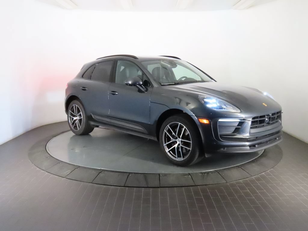 Certified 2025 Porsche Macan AWD/4WD image 9