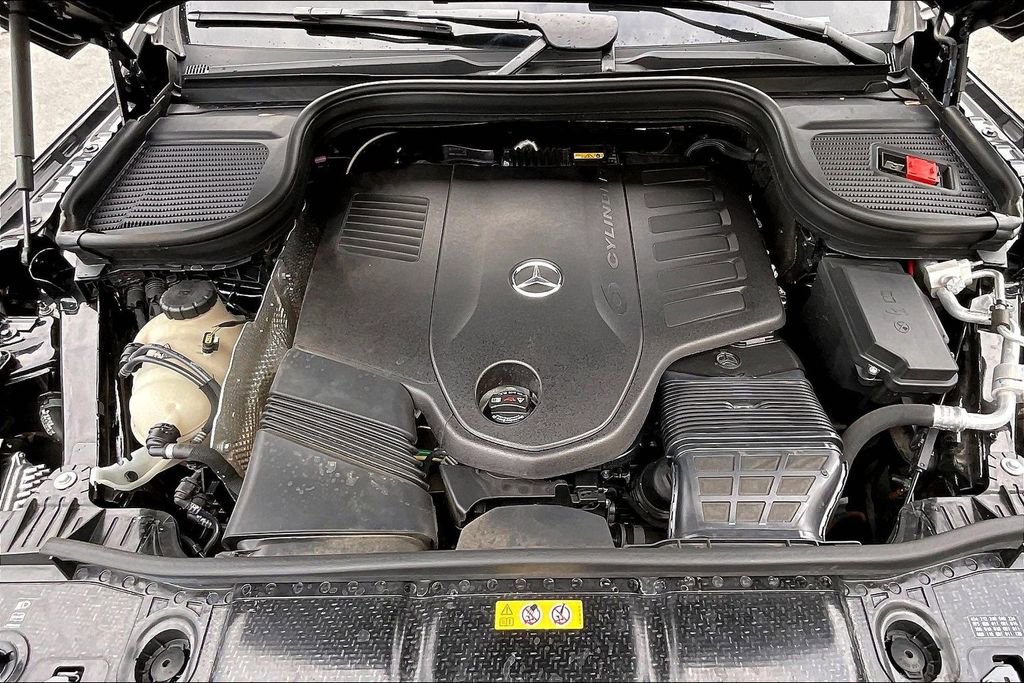 Used 2024 Mercedes-Benz GLS 450 4MATIC image 31