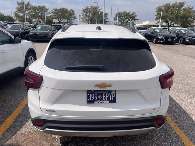Used 2025 Chevrolet Trax LT FWD image 4