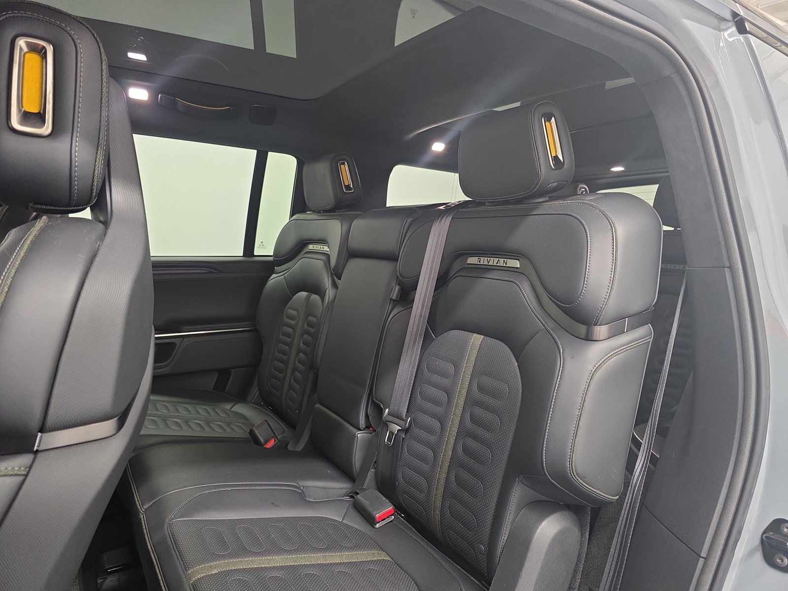 Used 2024 Rivian R1S Adventure image 21