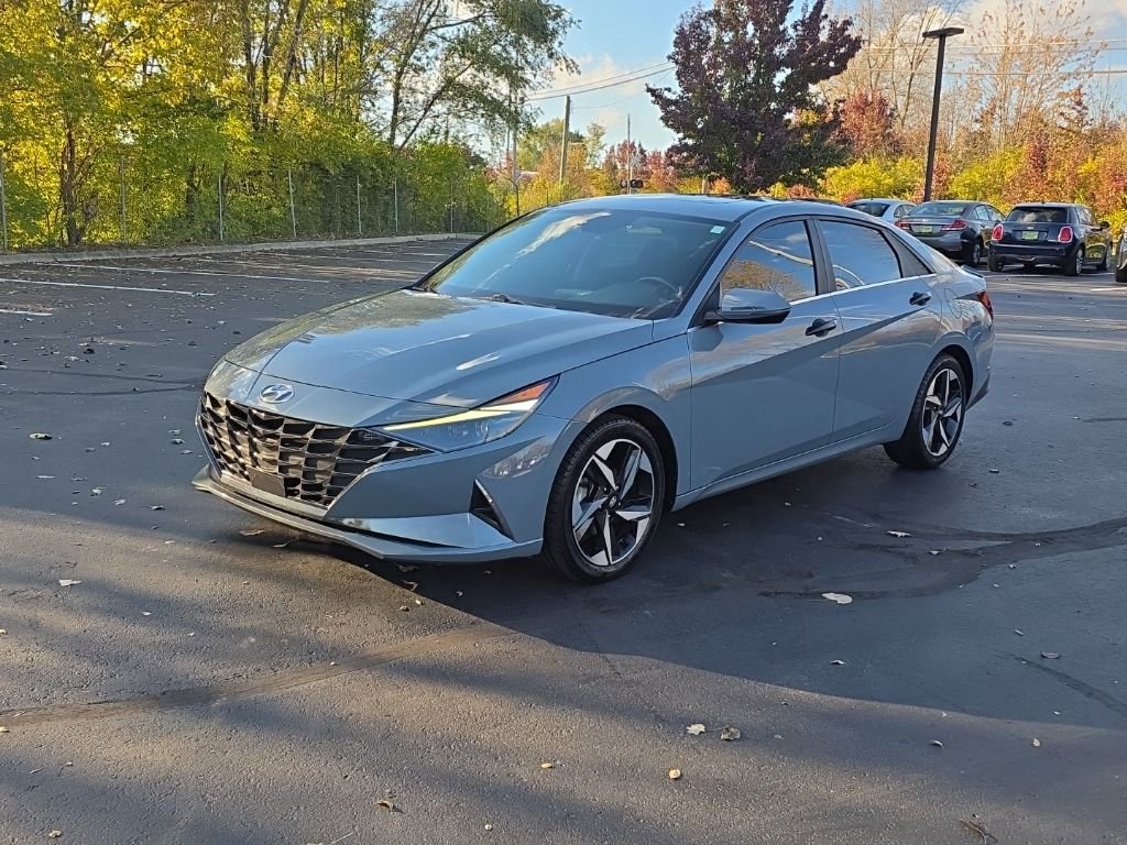 Used 2023 Hyundai Elantra Limited image 3