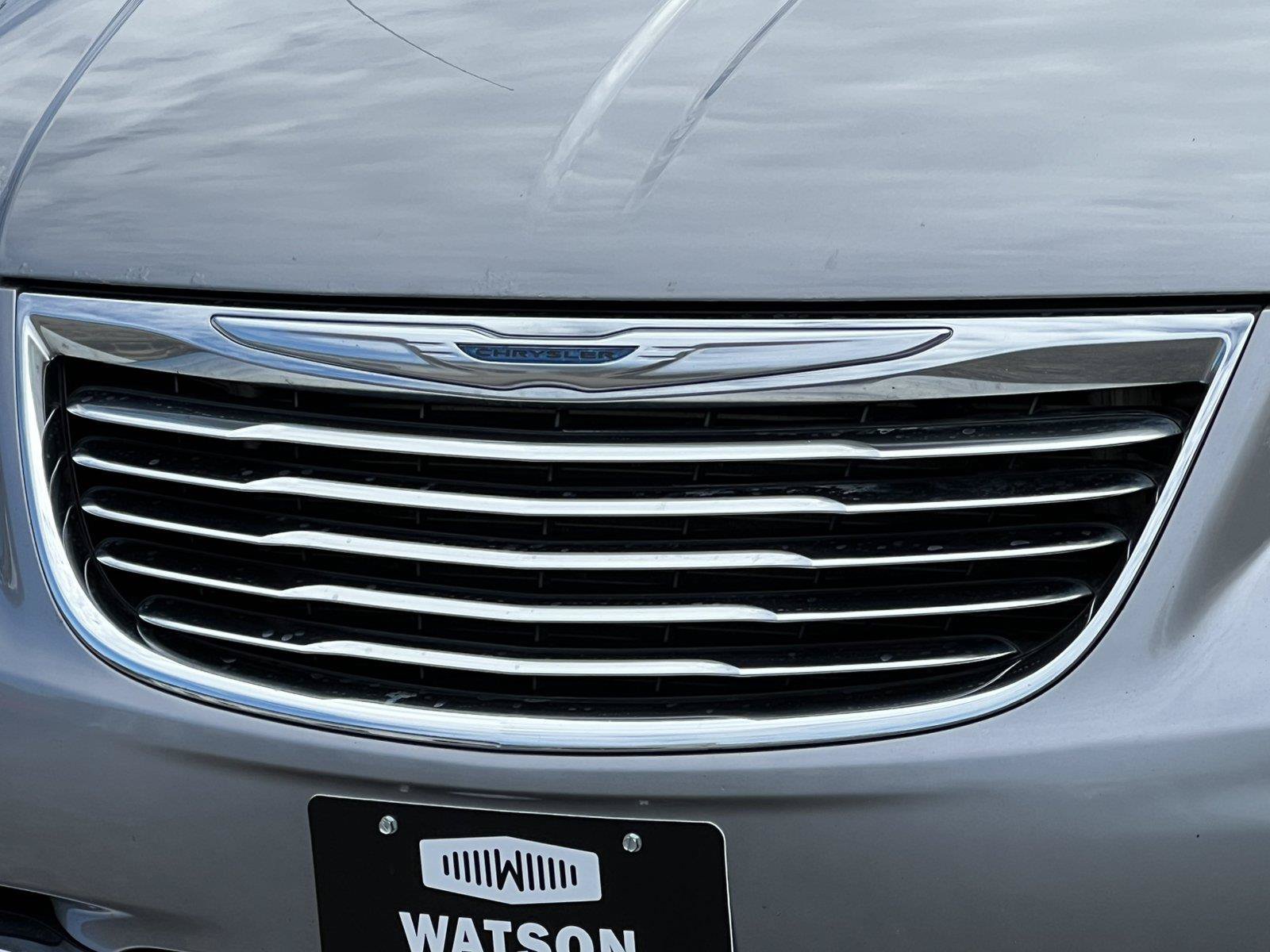 Used 2014 Chrysler Town & Country Touring-L w/ Driver Convenience Group FWD image 36