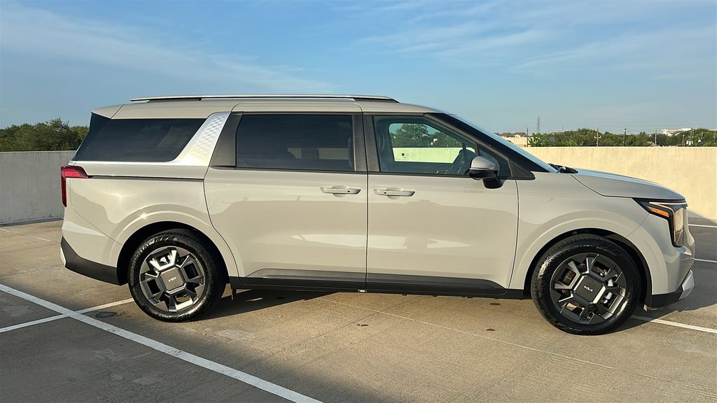 Used 2026 Kia Carnival EX FWD image 13
