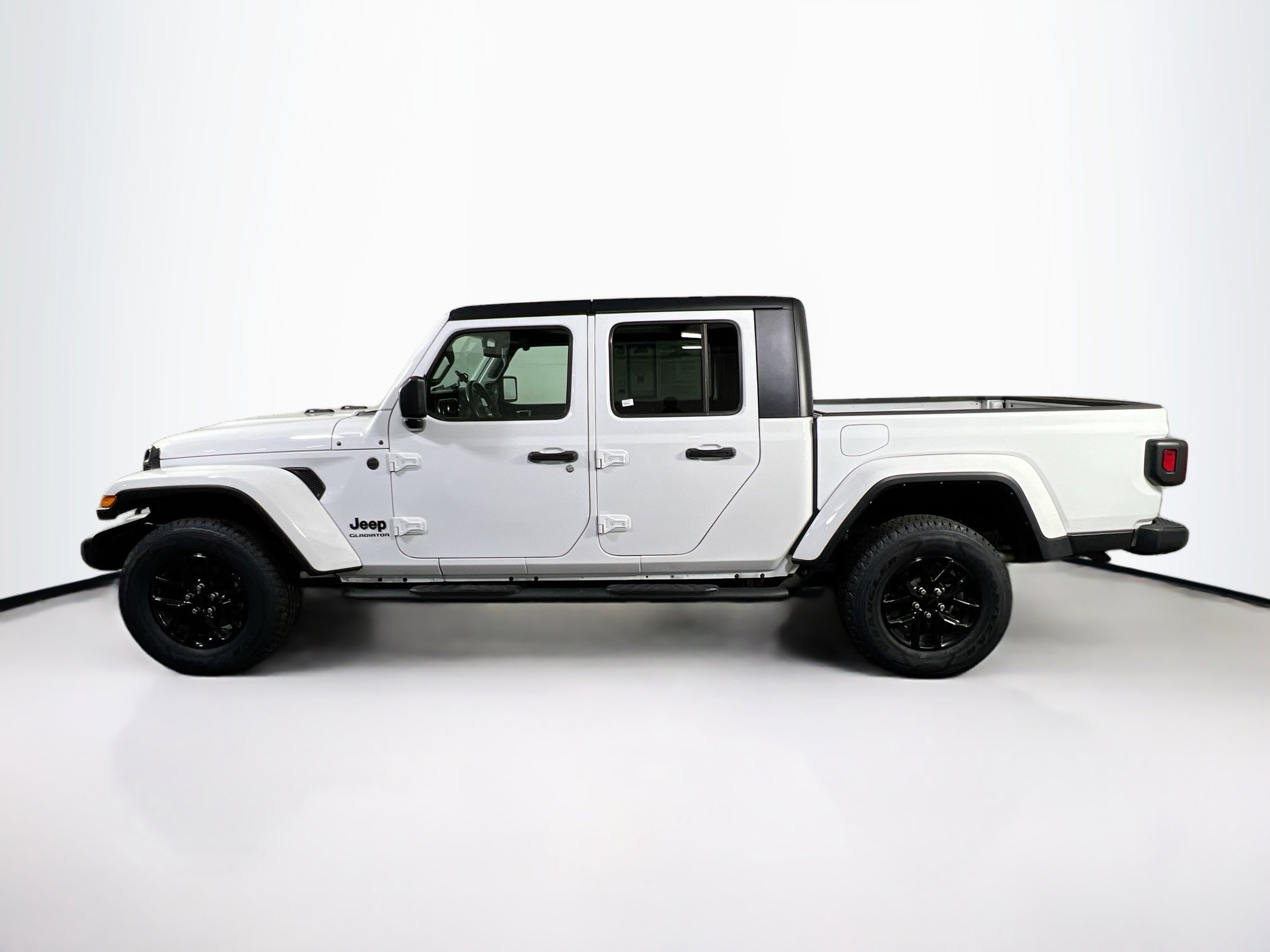 Used 2022 Jeep Gladiator Sport image 8