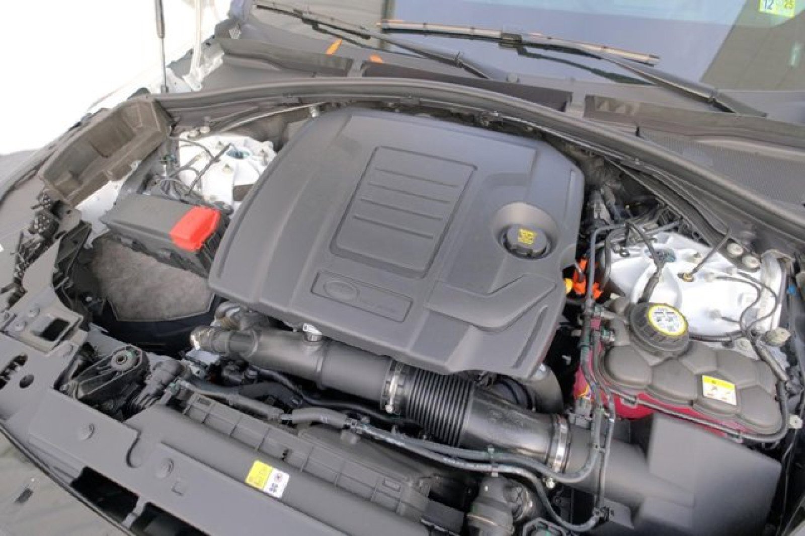 New 2025 Land Rover Range Rover Velar Dynamic SE image 9