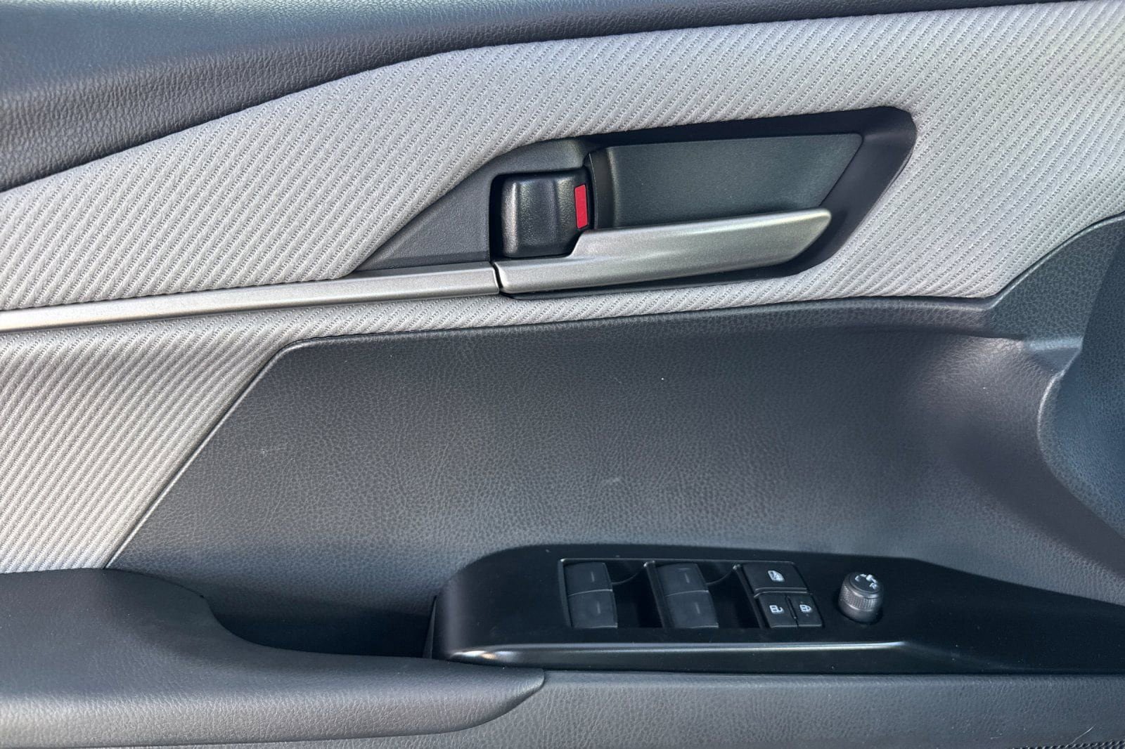New 2026 Toyota Camry SE FWD image 11