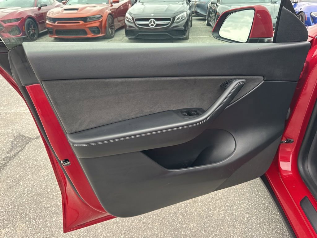 Used 2022 Tesla Model Y Long Range image 27