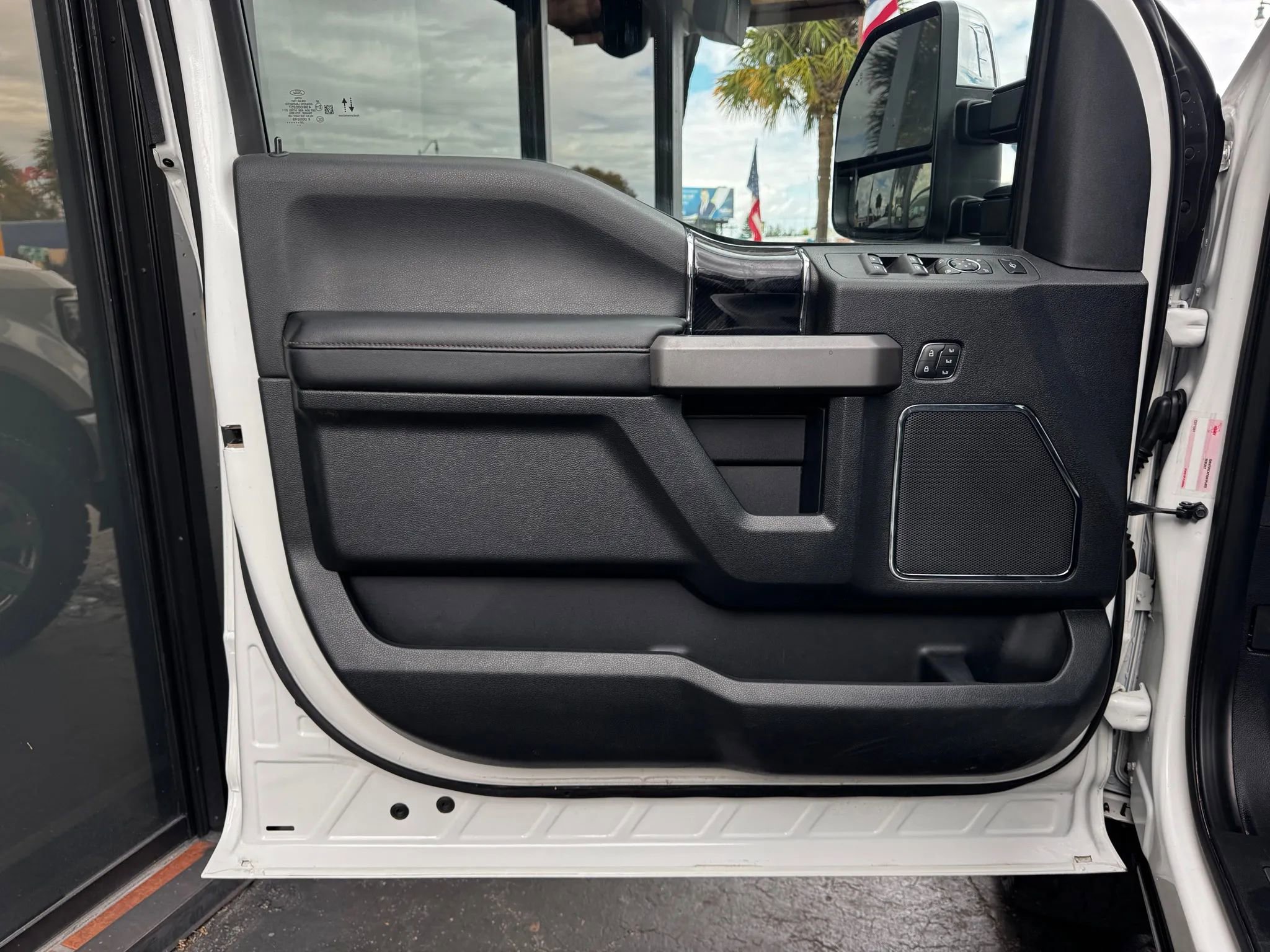 Used 2020 Ford F350 Platinum w/ FX4 Off-Road Package AWD/4WD image 10