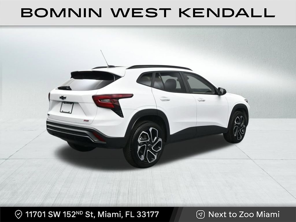 Used 2025 Chevrolet Trax RS w/ Sunroof Package image 5