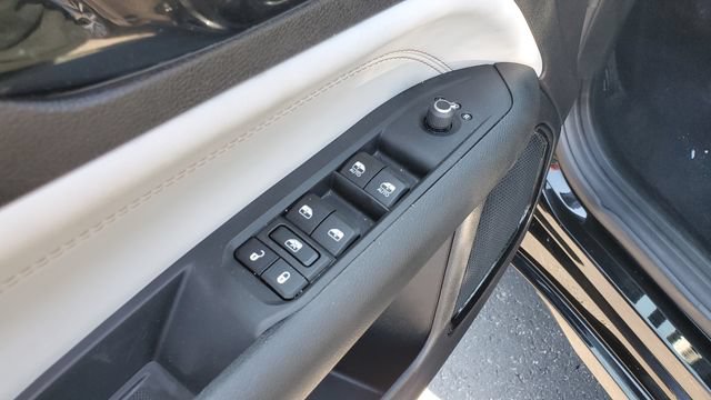 Used 2023 Jeep Compass Limited w/ Elite Group AWD/4WD image 7
