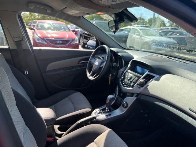 Used 2015 Chevrolet Cruze LS FWD image 6