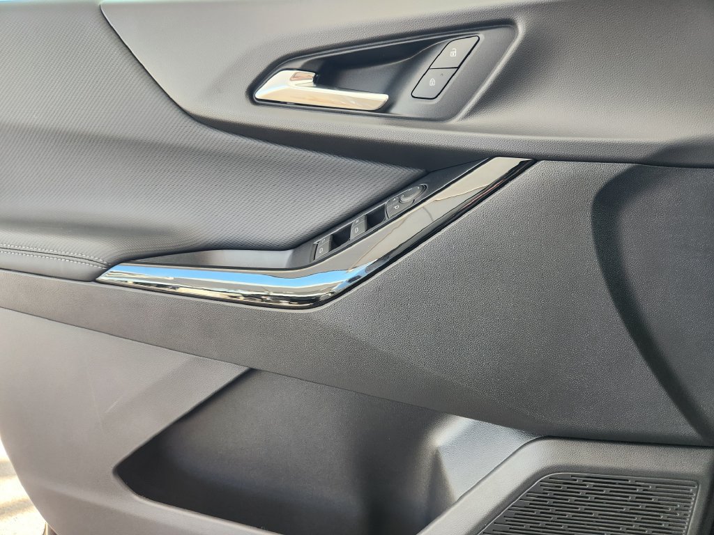 New 2027 Chevrolet Equinox LT FWD image 16
