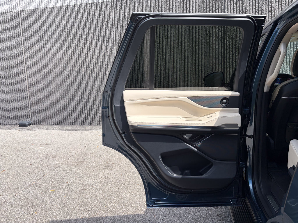 New 2027 Lincoln Navigator Premiere AWD/4WD image 23