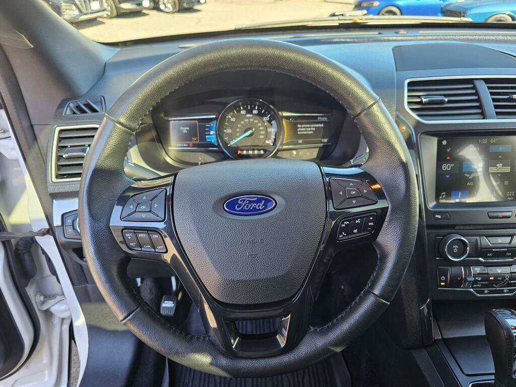 Used 2017 Ford Explorer XLT w/ Equipment Group 202A AWD/4WD image 26