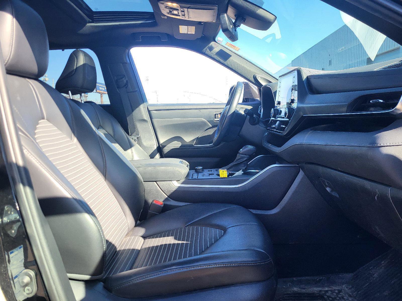 Used 2021 Toyota Highlander XSE image 12