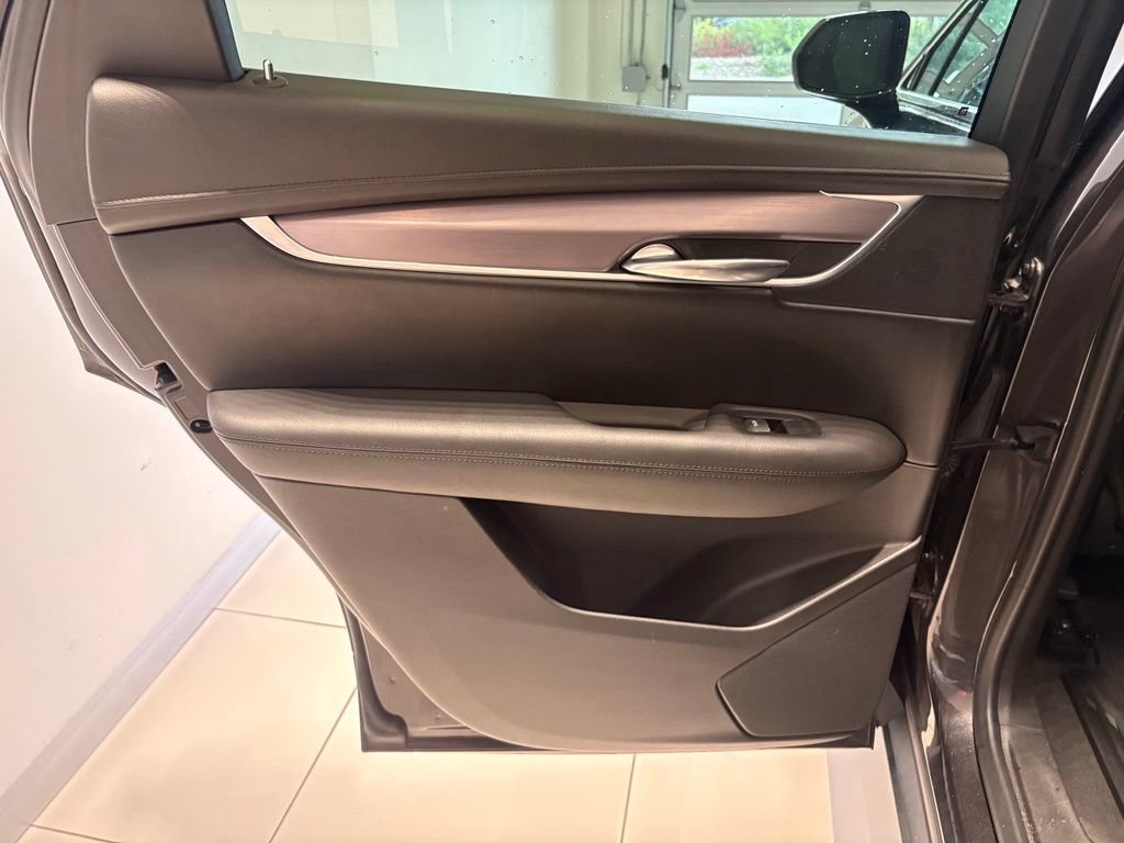 Used 2018 Cadillac XT5 Luxury w/ Driver Awareness Package AWD/4WD image 18