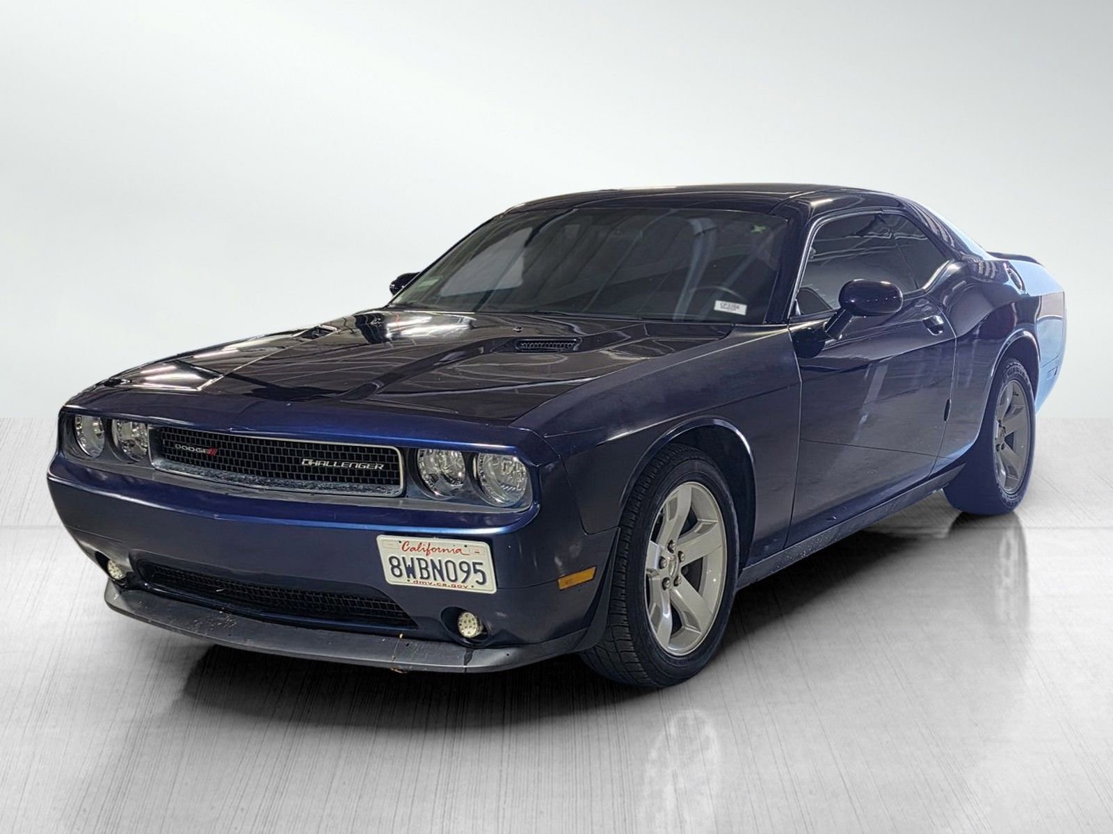 Used 2014 Dodge Challenger SXT image 3