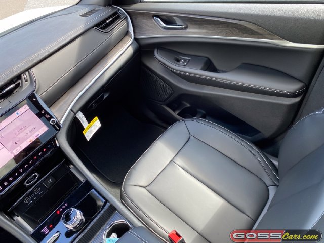 New 2026 Jeep Grand Cherokee Limited w/ Limited Altitude Package AWD/4WD image 17
