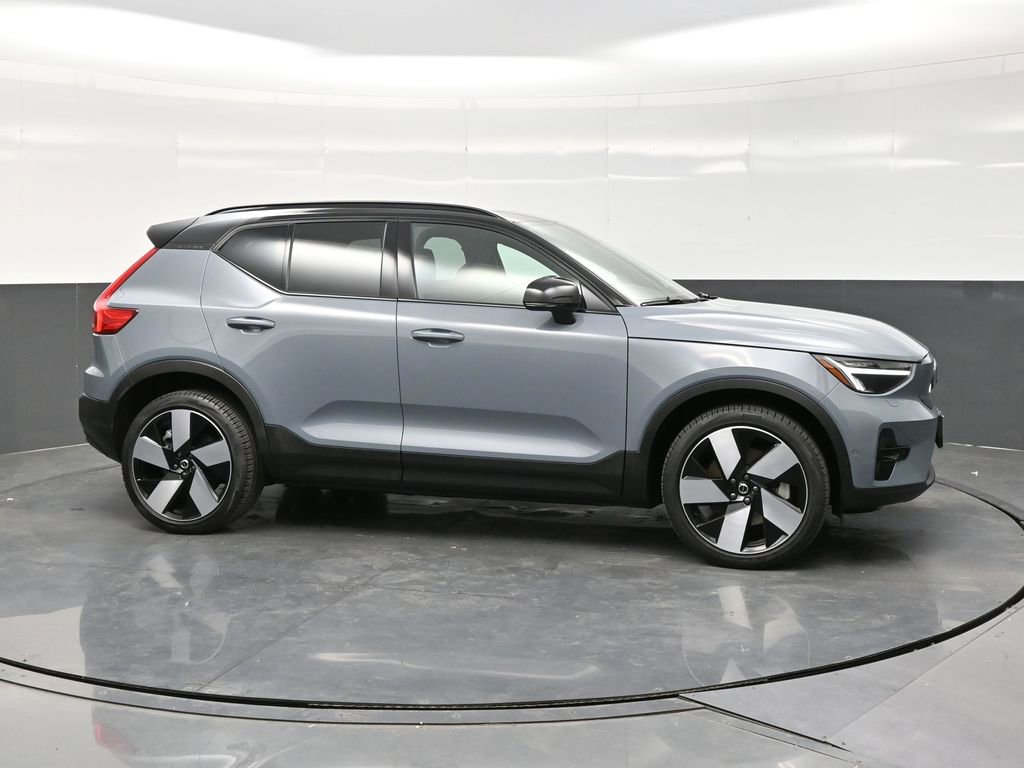 Used 2023 Volvo XC40 Recharge Plus image 8