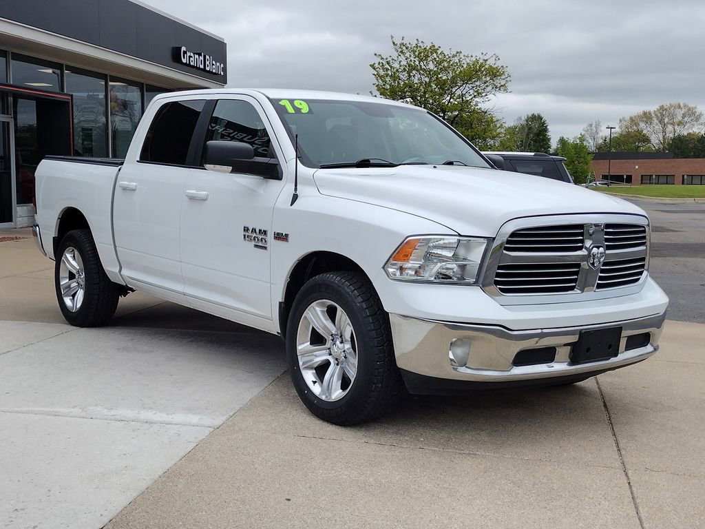 Used 2019 RAM 1500 Classic SLT w/ SLT Plus D←cor Group AWD/4WD image 11