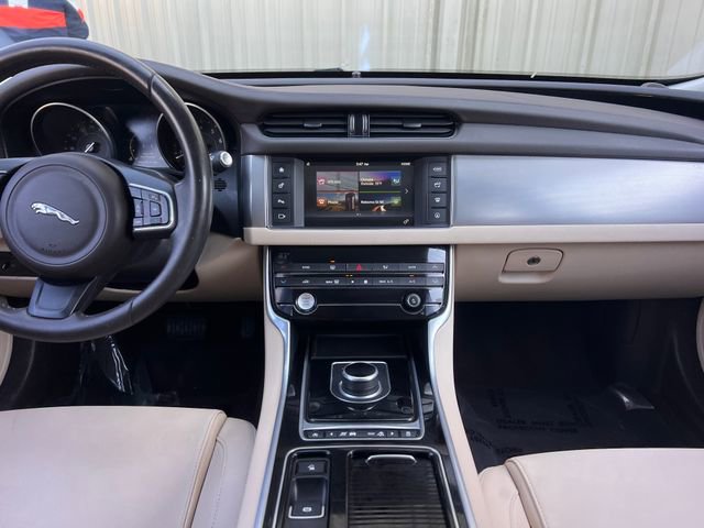 Used 2017 Jaguar XF Premium image 16