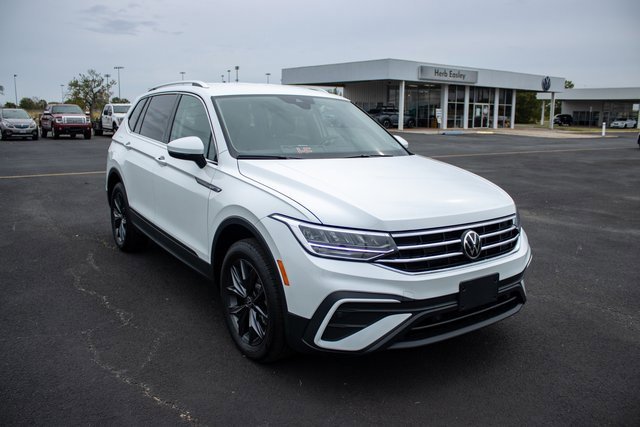 Used 2023 Volkswagen Tiguan SE image 1