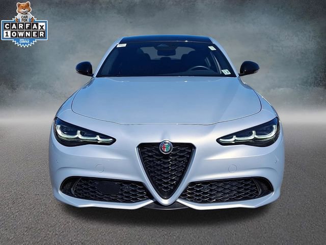 Used 2025 Alfa Romeo Giulia AWD image 2