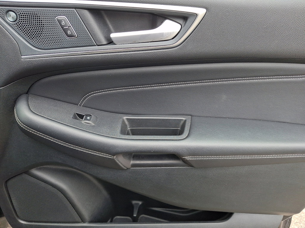 Used 2024 Ford Edge Titanium image 10