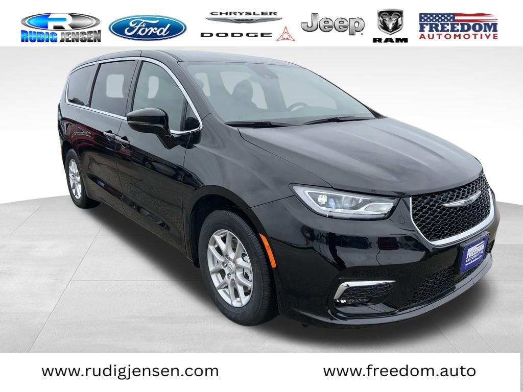 New 2026 Chrysler Pacifica Select