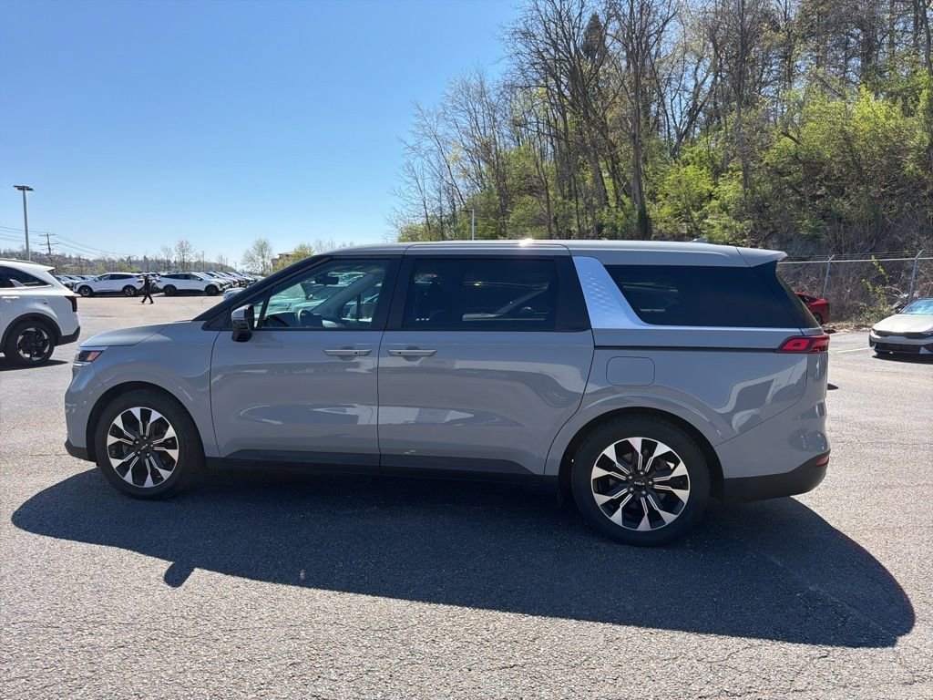 Certified 2023 Kia Carnival EX image 4