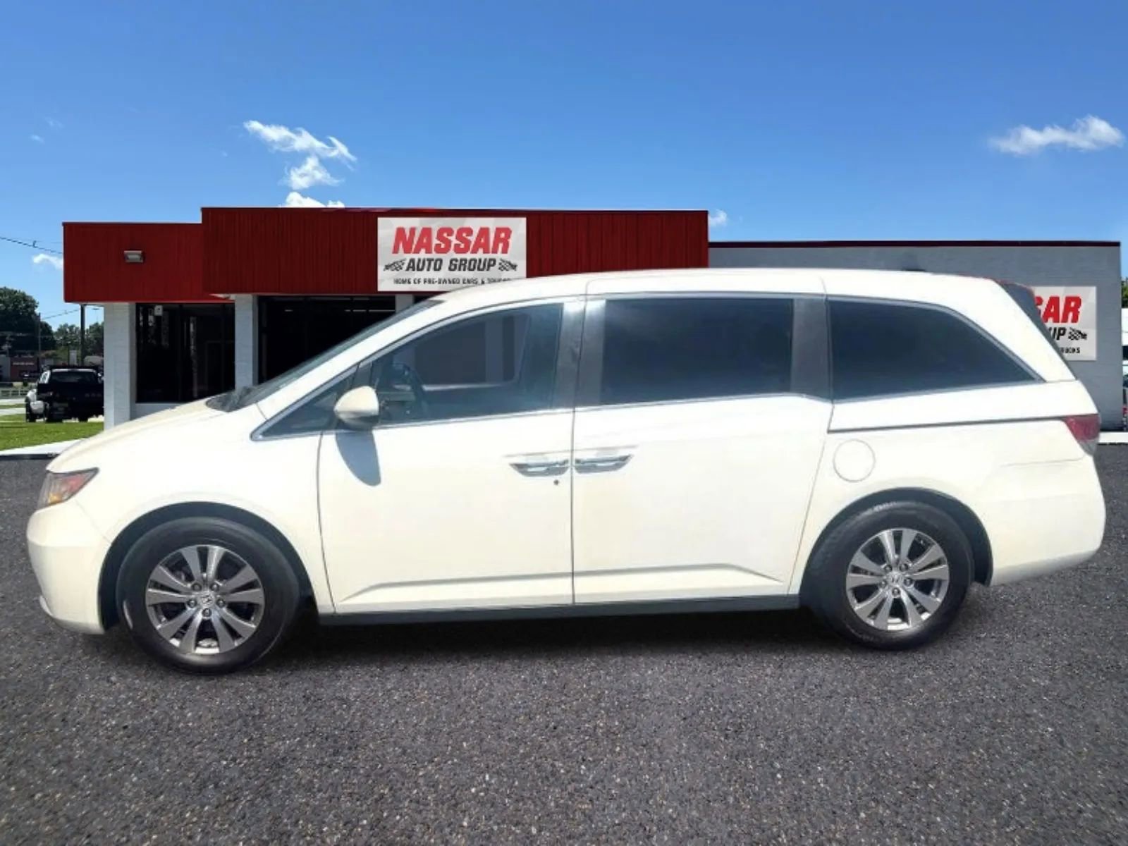 Used 2016 Honda Odyssey SE image 2