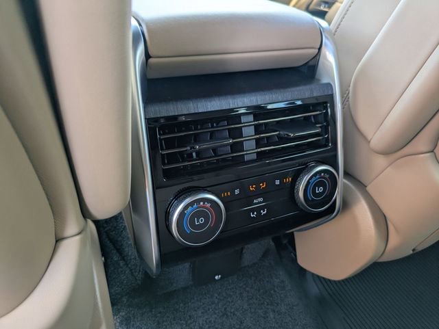 New 2025 Land Rover Range Rover Long Wheelbase SE image 13