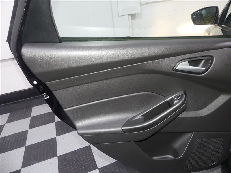 Used 2018 Ford Focus SE w/ SE Appearance Package image 24