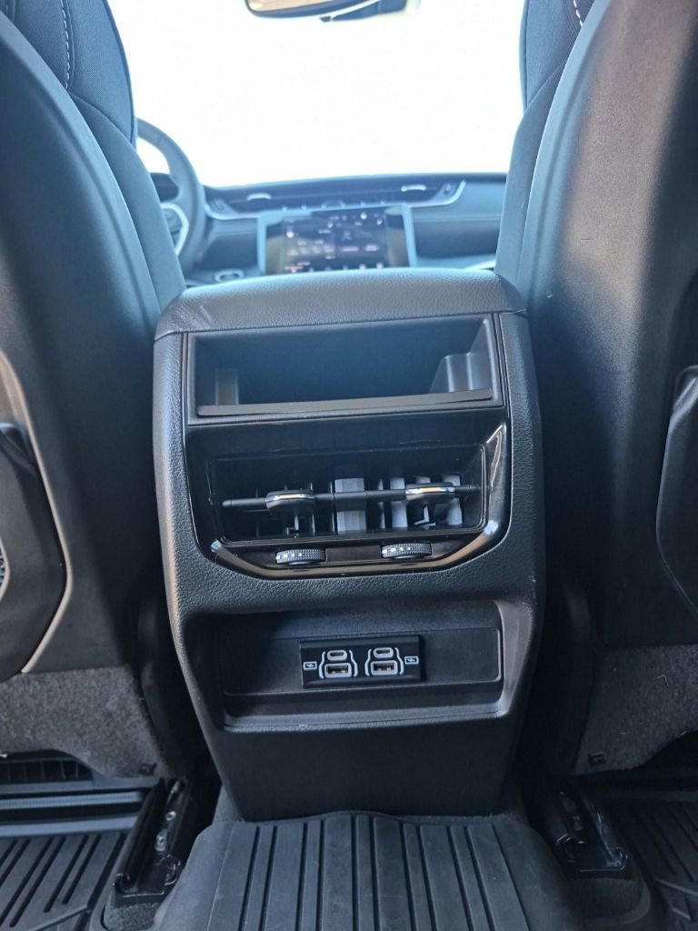 Used 2023 Jeep Grand Cherokee Laredo X image 49