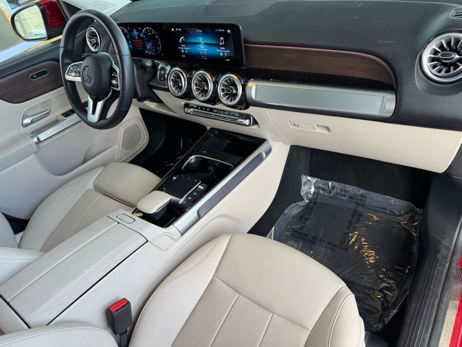 Certified 2022 Mercedes-Benz GLB 250 4MATIC w/ Premium Package Lite image 25