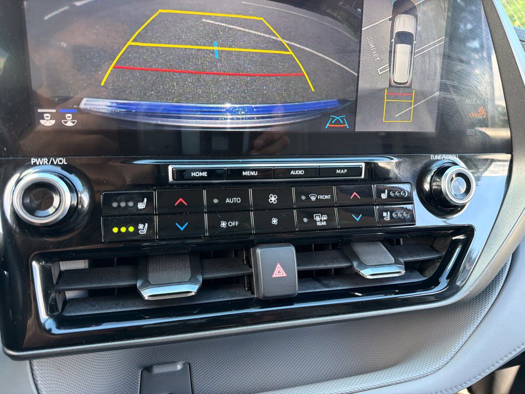 Used 2021 Toyota Highlander Limited AWD/4WD image 12