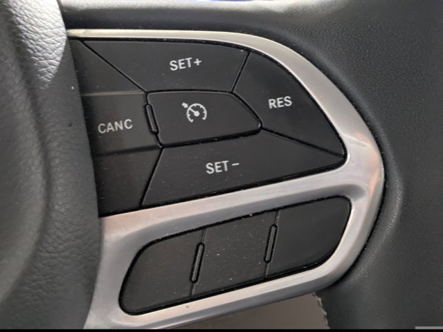 Used 2023 Chrysler Voyager LX image 22