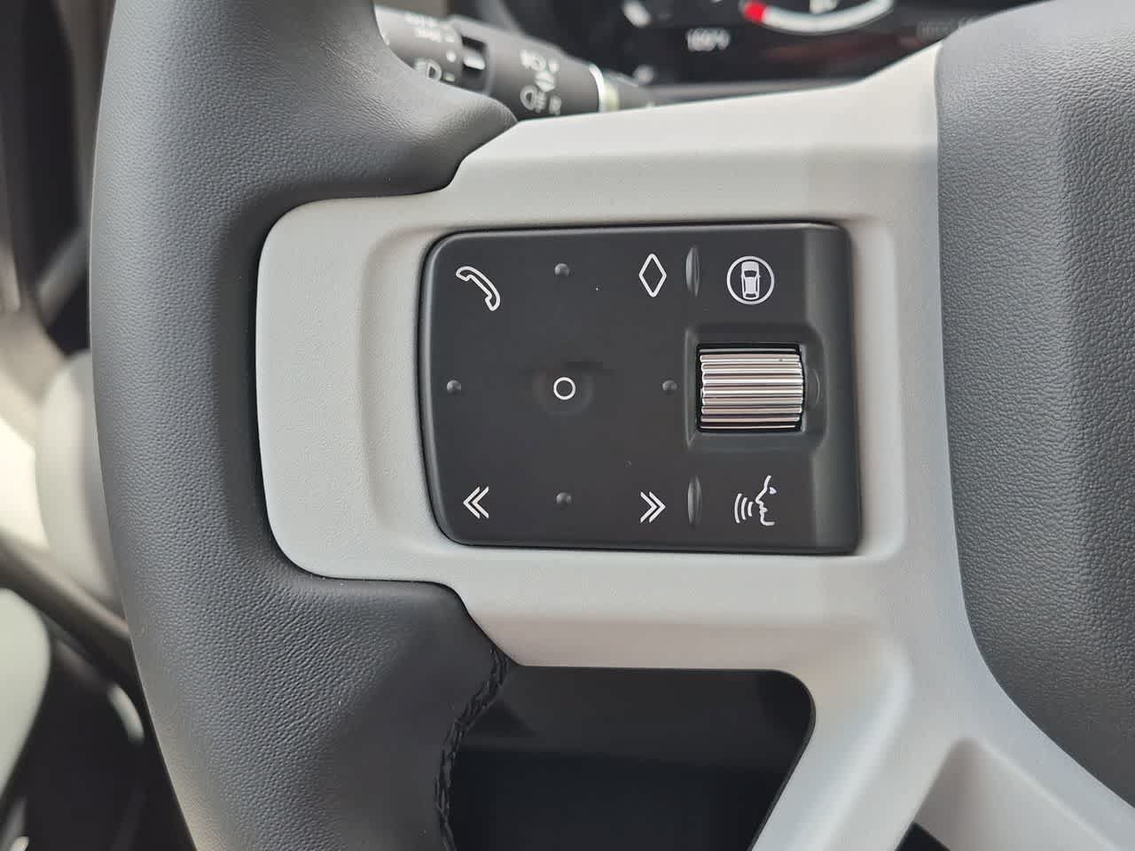New 2026 Land Rover Defender 110 X-Dynamic SE AWD/4WD image 24