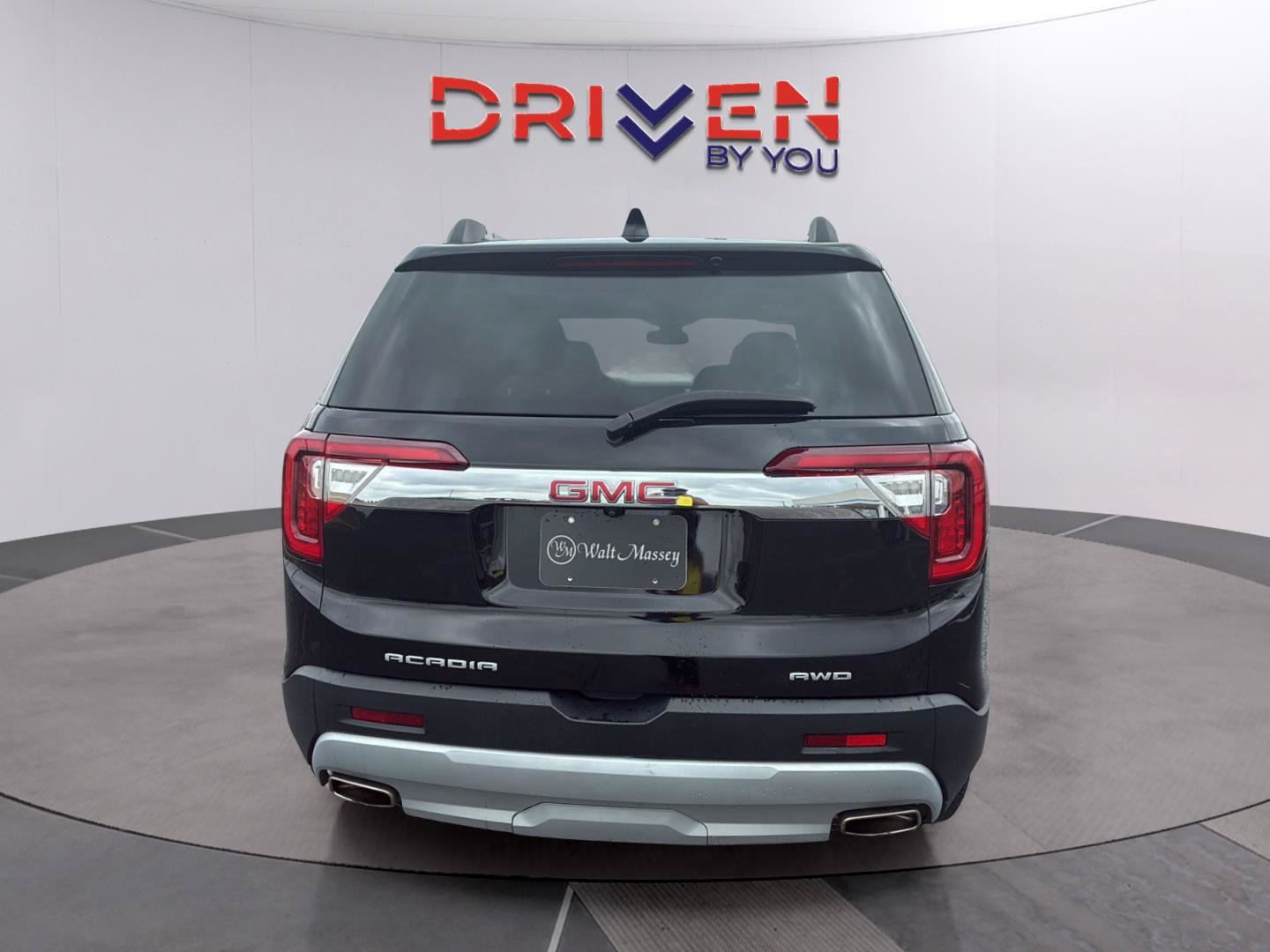 Used 2023 GMC Acadia SLT AWD/4WD image 2